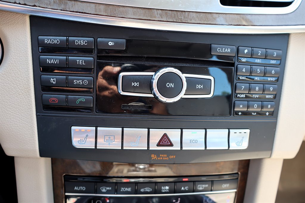 Used 2014 Mercedes-Benz E 250 BlueTEC Sedan image 27