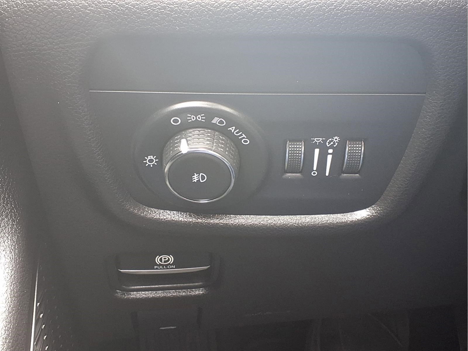 Used 2023 Jeep Grand Cherokee Limited RWD image 20