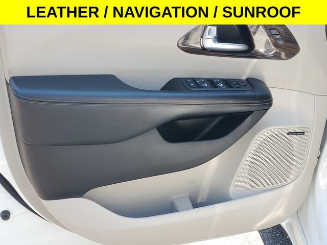 Used 2022 Chrysler Pacifica Limited FWD image 12