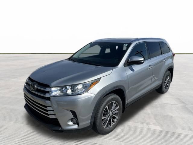 Used 2019 Toyota Highlander XLE AWD/4WD image 2