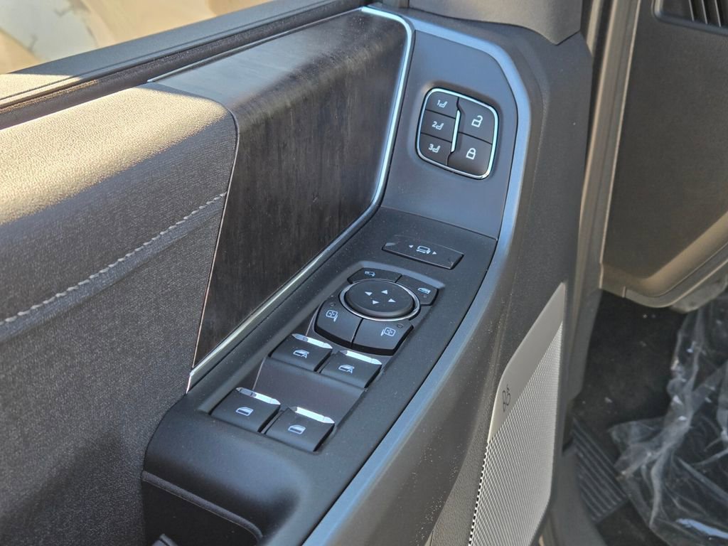 New 2026 Ford F250 Lariat w/ Black Appearance Package AWD/4WD image 11