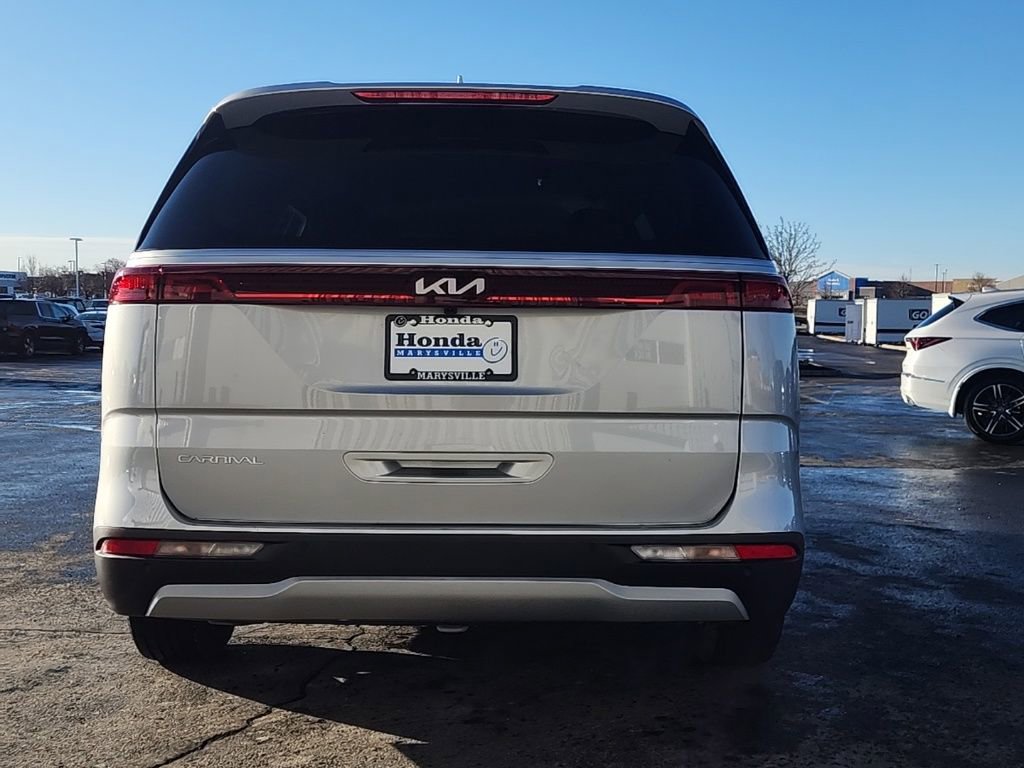 Used 2023 Kia Carnival LX image 6