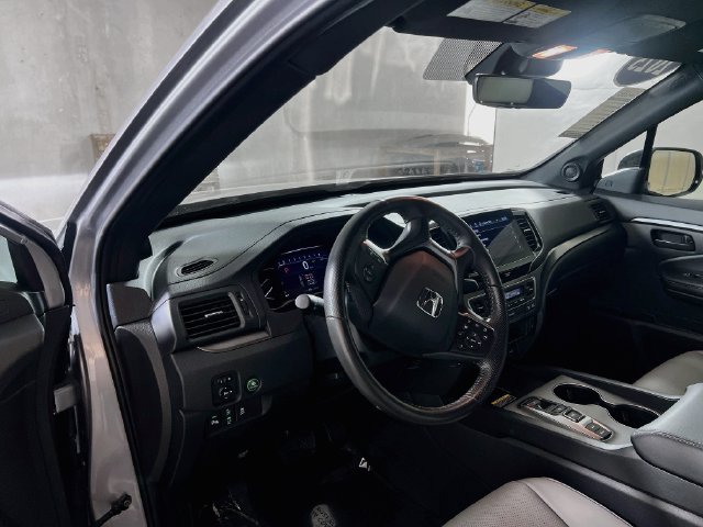 Used 2025 Honda Passport EX-L image 11