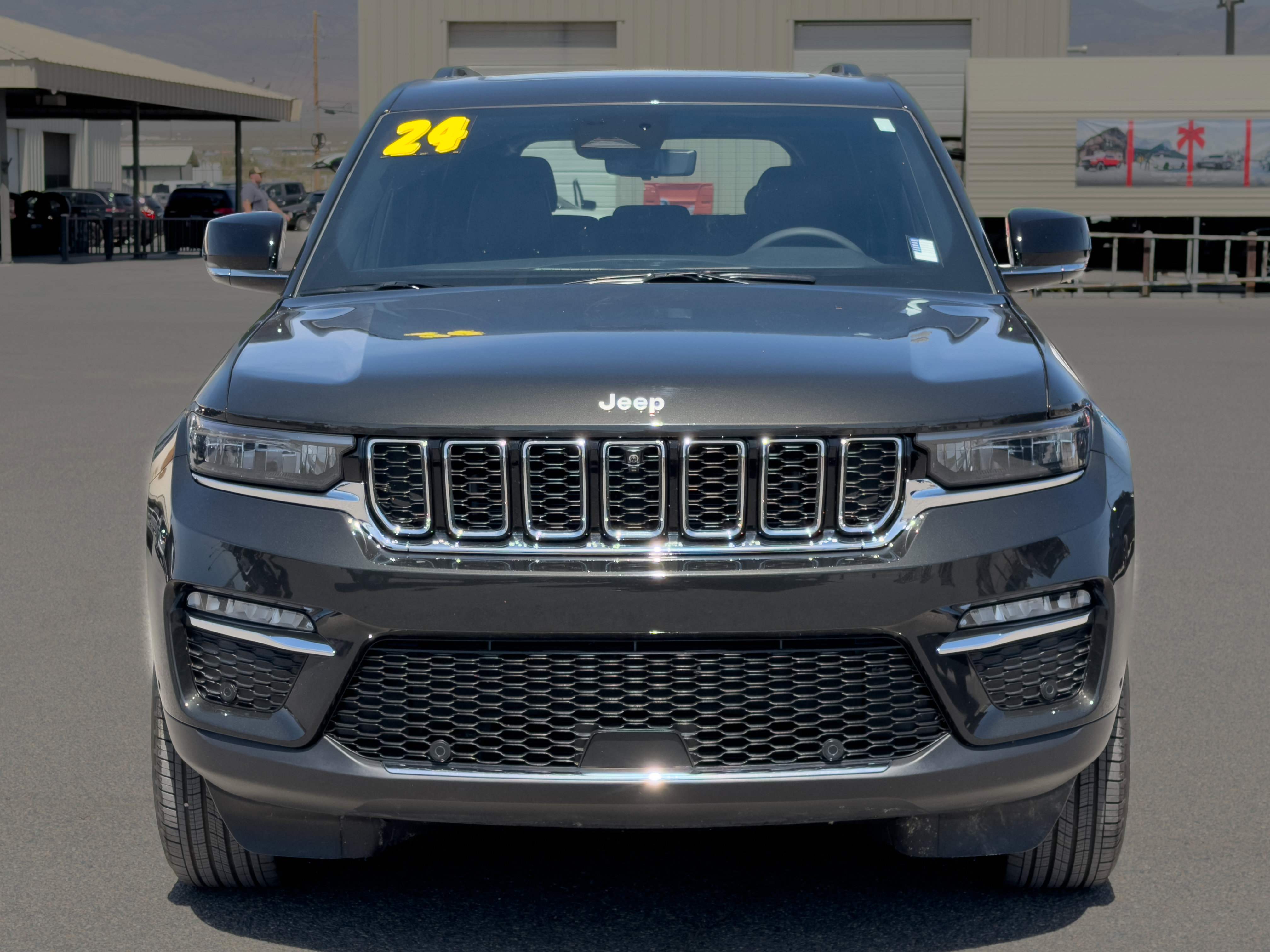 Used 2024 Jeep Grand Cherokee Limited w/ Luxury Tech Group II RWD image 8