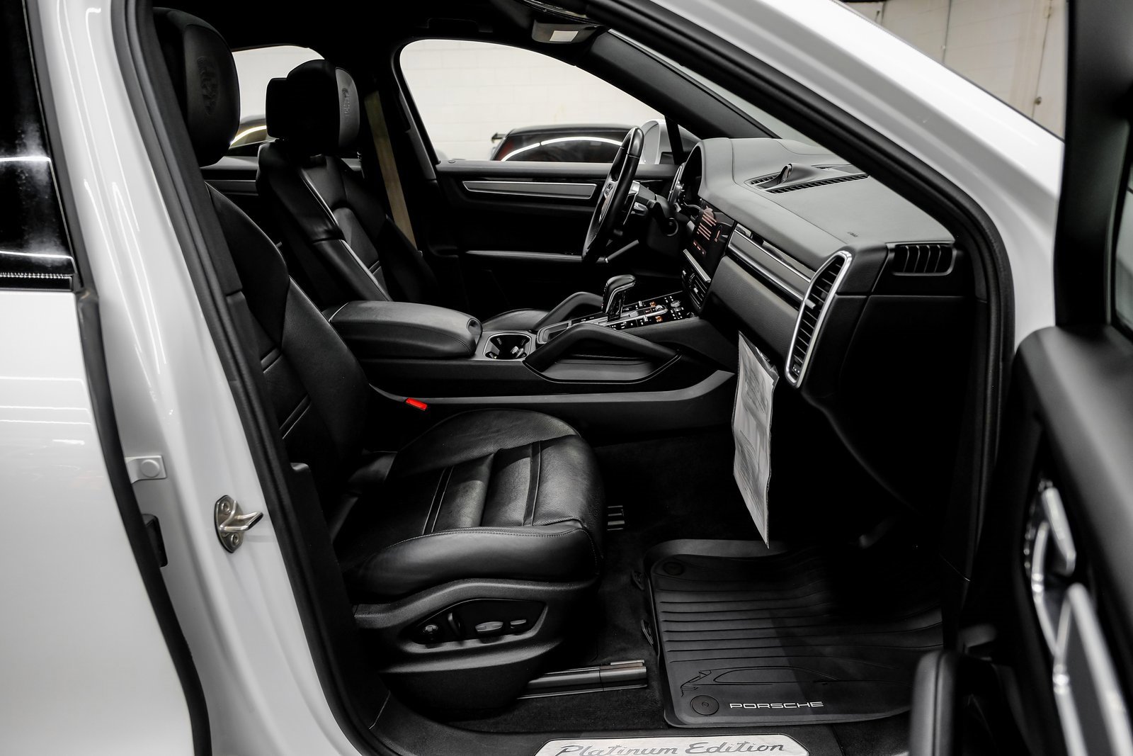 Used 2023 Porsche Cayenne Coupe image 44