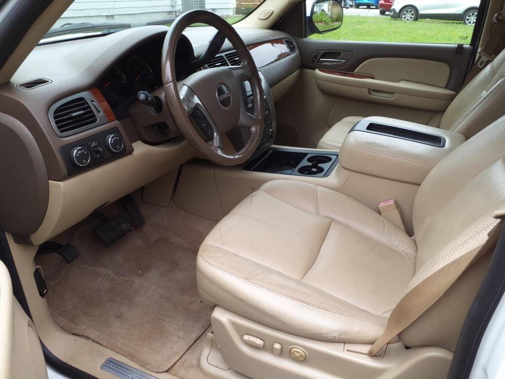 Used 2008 GMC Yukon XL SLT w/ SLT Preferred Equipment Group AWD/4WD image 11