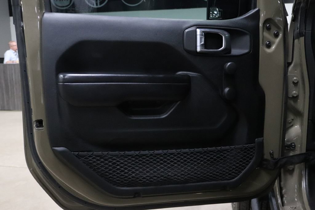 Used 2020 Jeep Gladiator Sport image 9