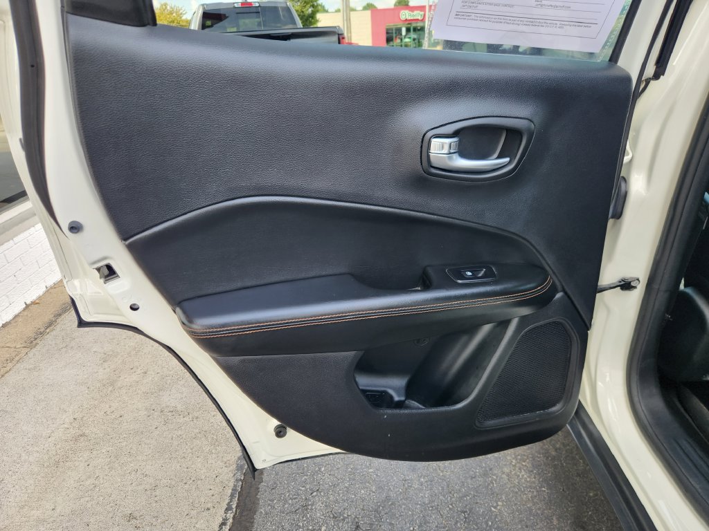 Used 2019 Jeep Compass Limited AWD/4WD image 16