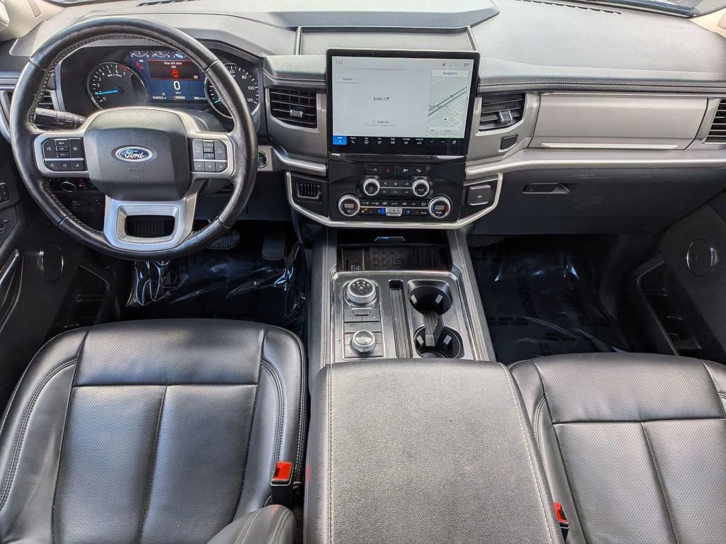 Used 2024 Ford Expedition XLT image 18