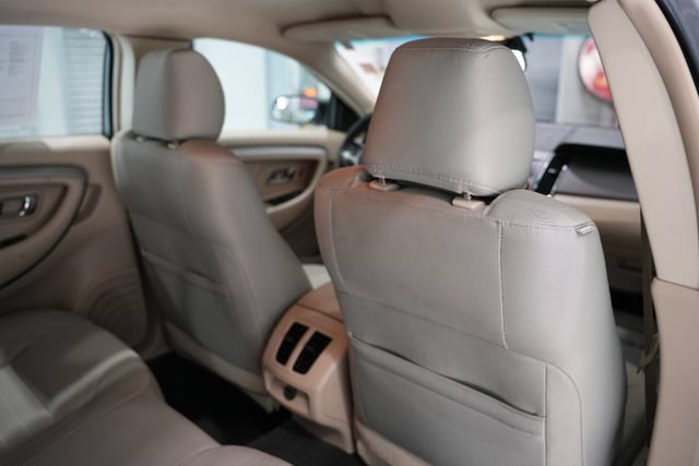 Used 2014 Ford Taurus SE FWD image 17