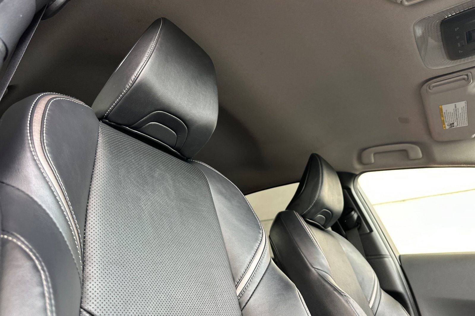 Used 2023 Toyota Prius XLE AWD/4WD image 18