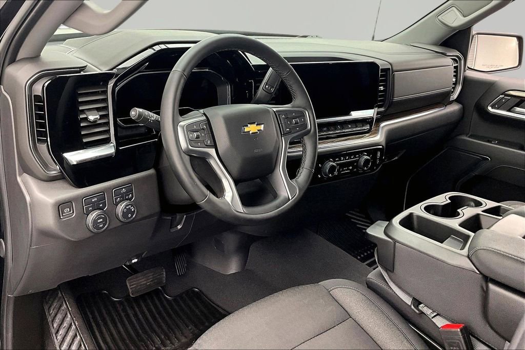 Used 2024 Chevrolet Silverado 1500 LT AWD/4WD image 14