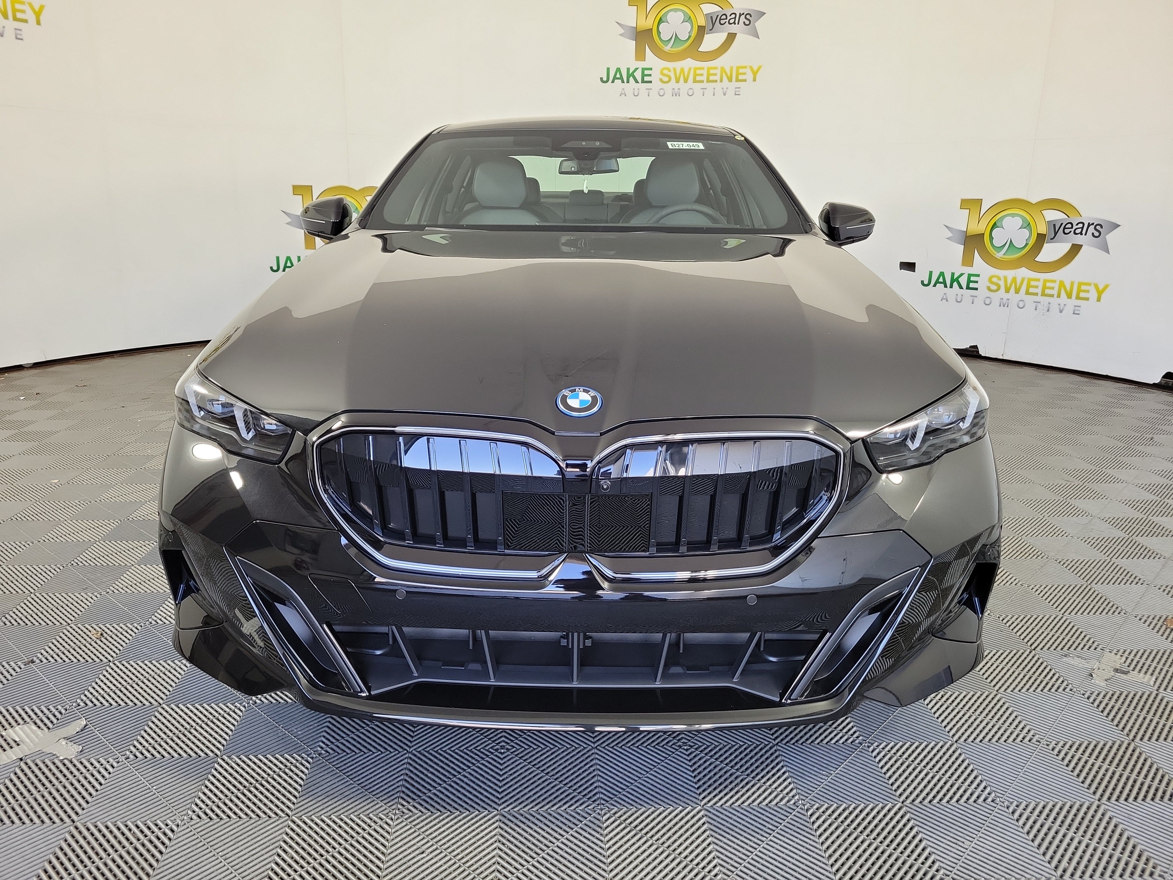 New 2027 BMW 550e xDrive AWD/4WD image 2