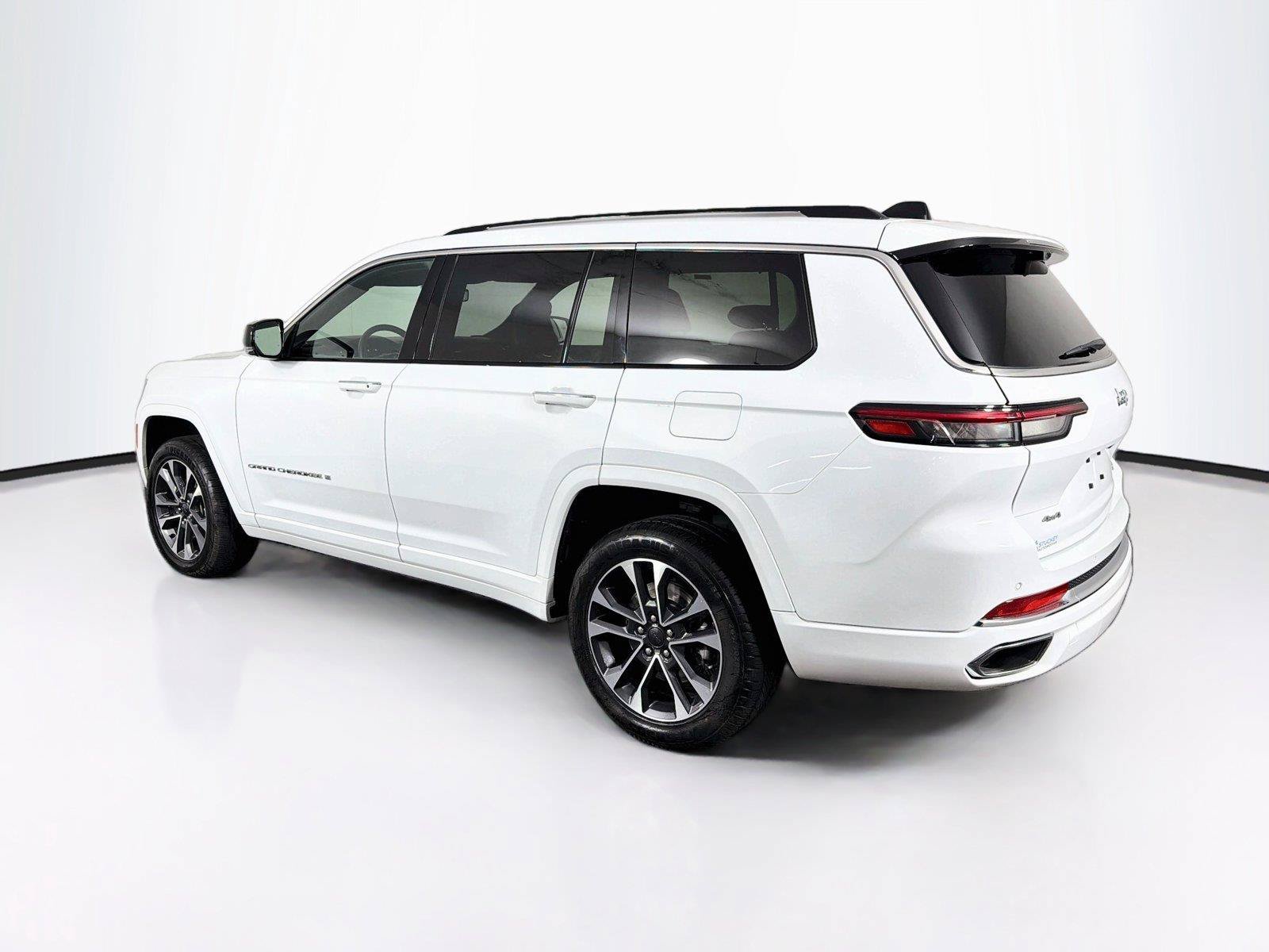 Used 2023 Jeep Grand Cherokee L Overland w/ Luxury Tech Group IV AWD/4WD image 9