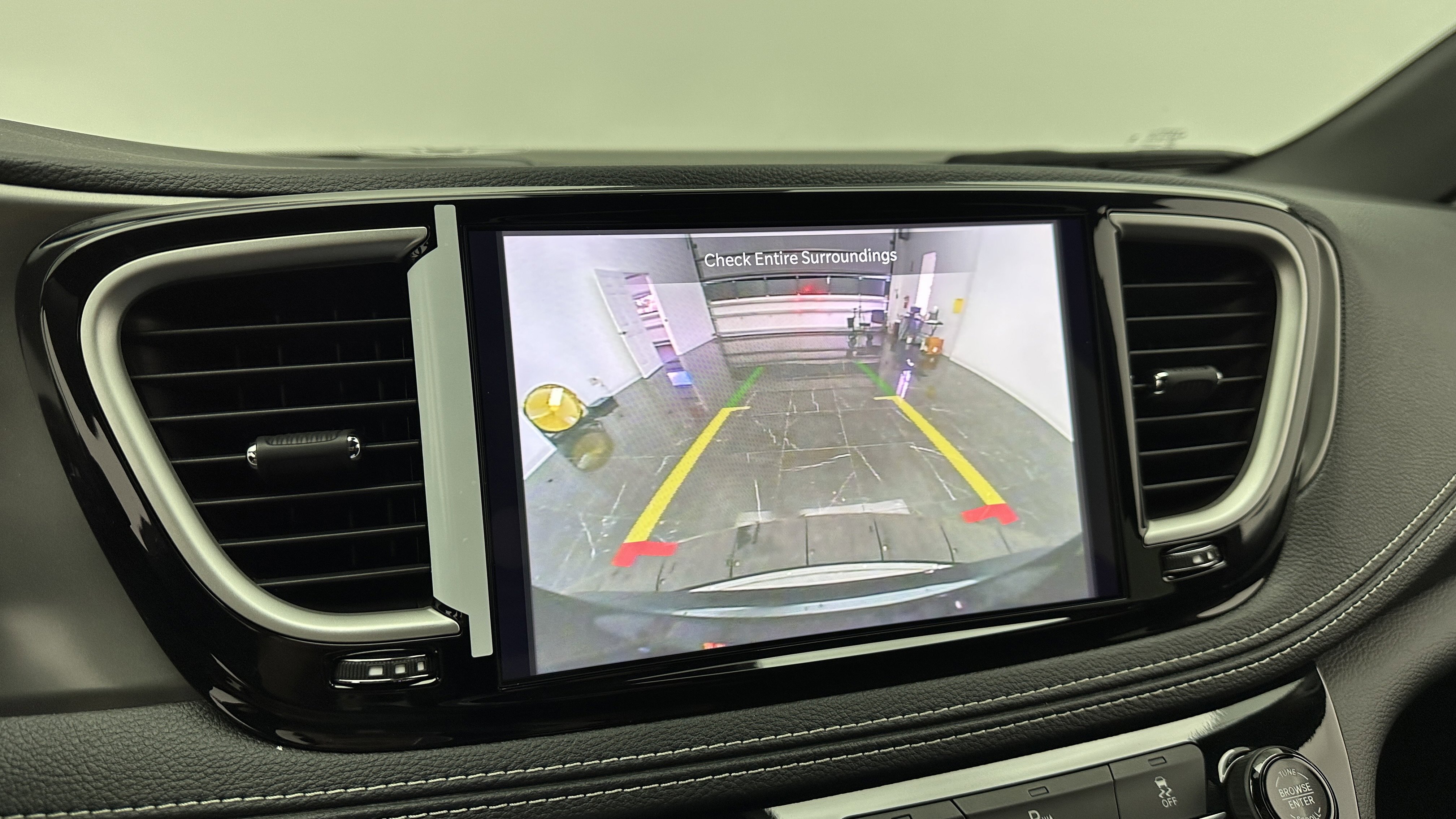 Used 2025 Chrysler Pacifica Select image 22