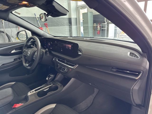 Used 2024 Buick Envista Preferred image 26