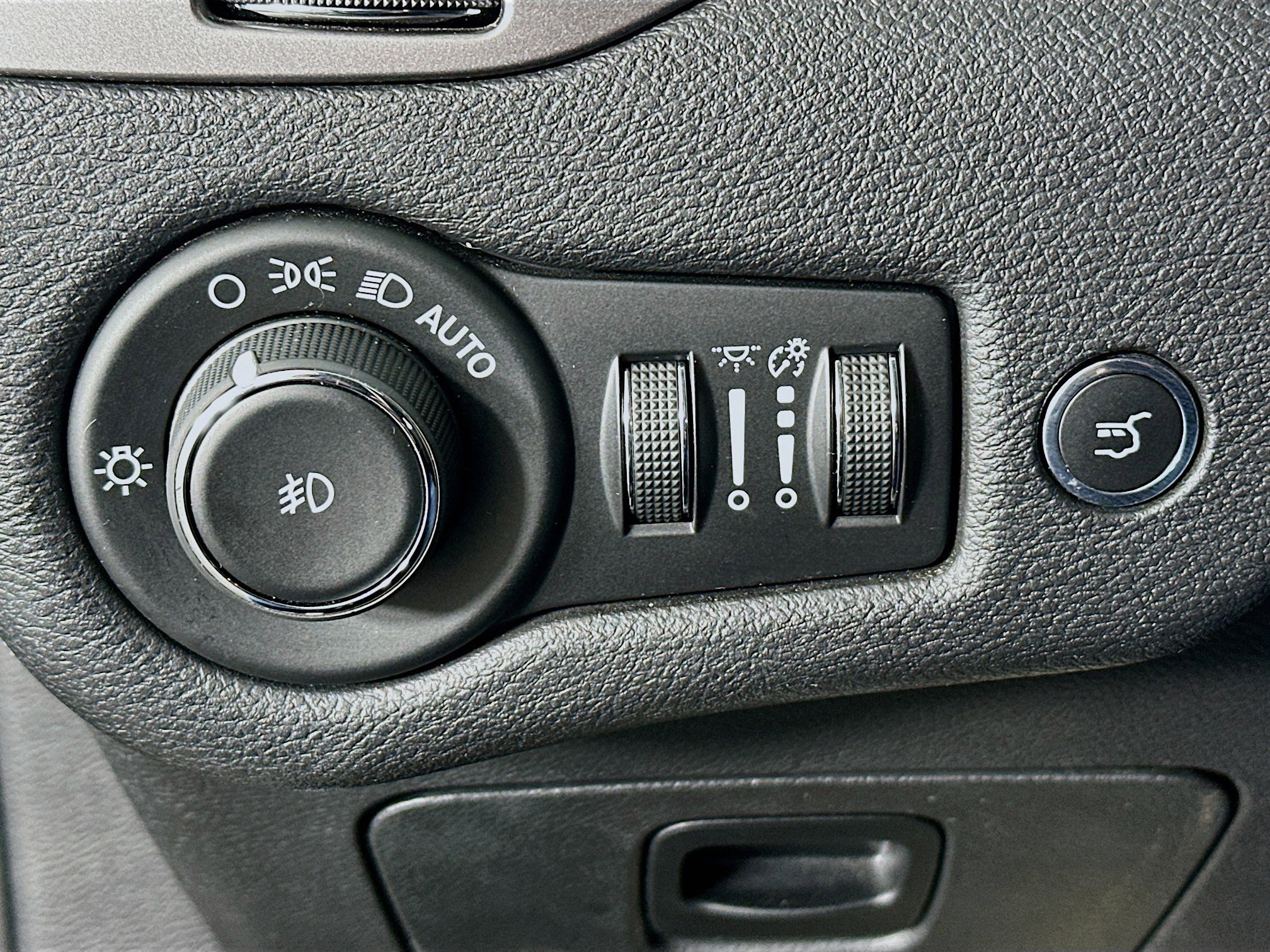 Used 2019 Jeep Cherokee Limited image 17