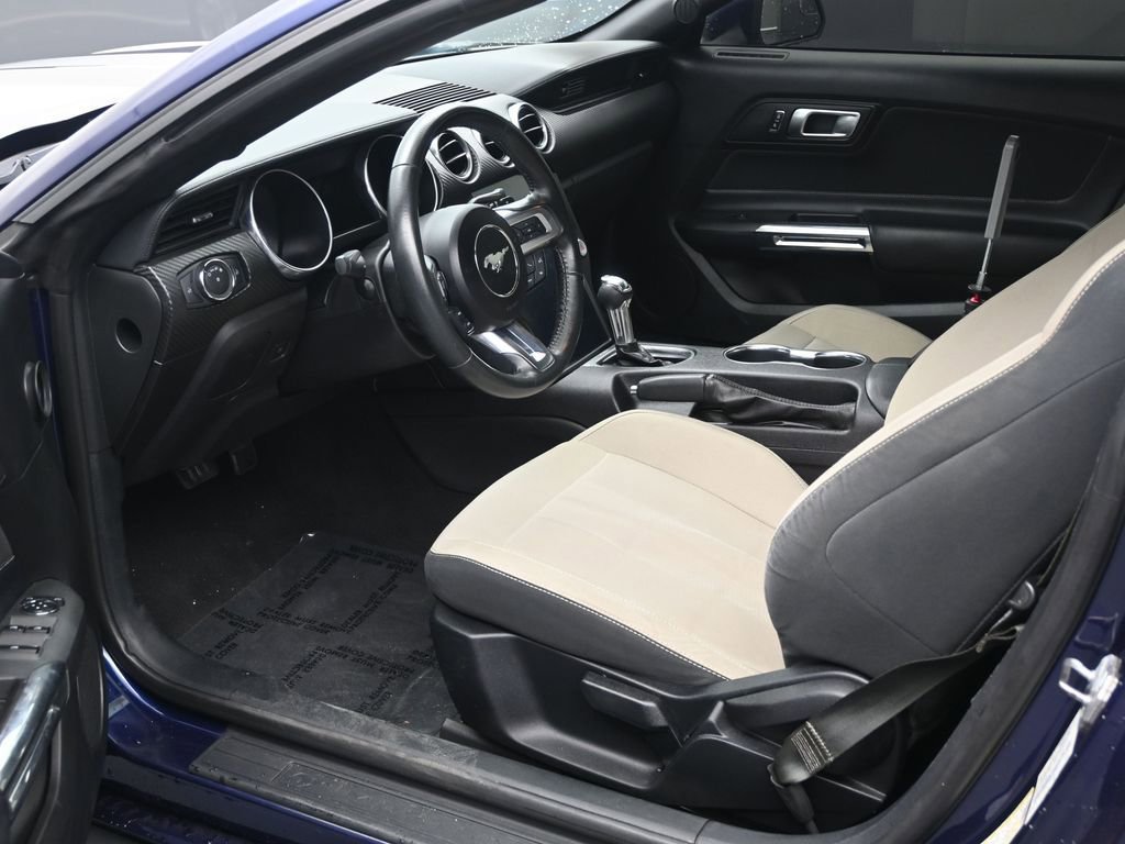 Used 2020 Ford Mustang Convertible image 11