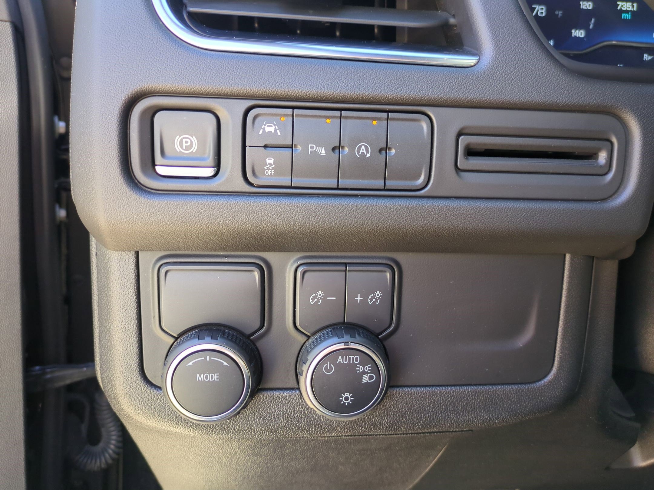 Used 2024 Chevrolet Suburban LT image 23