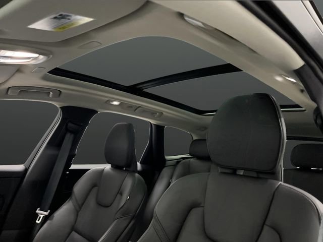 Used 2024 Volvo XC60 B5 Plus w/ Climate Package image 7