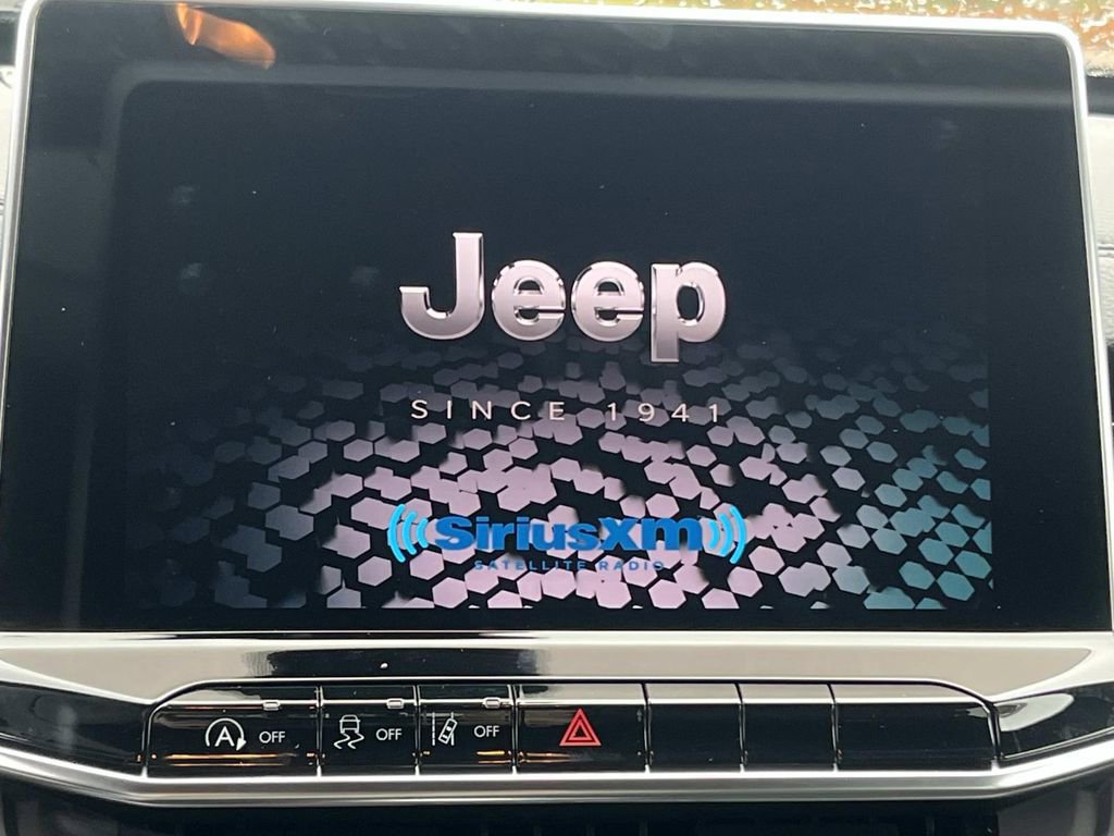 New 2026 Jeep Compass Latitude image 13