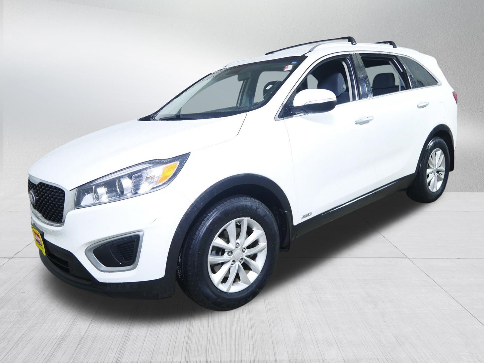 Used 2017 Kia Sorento AWD image 3