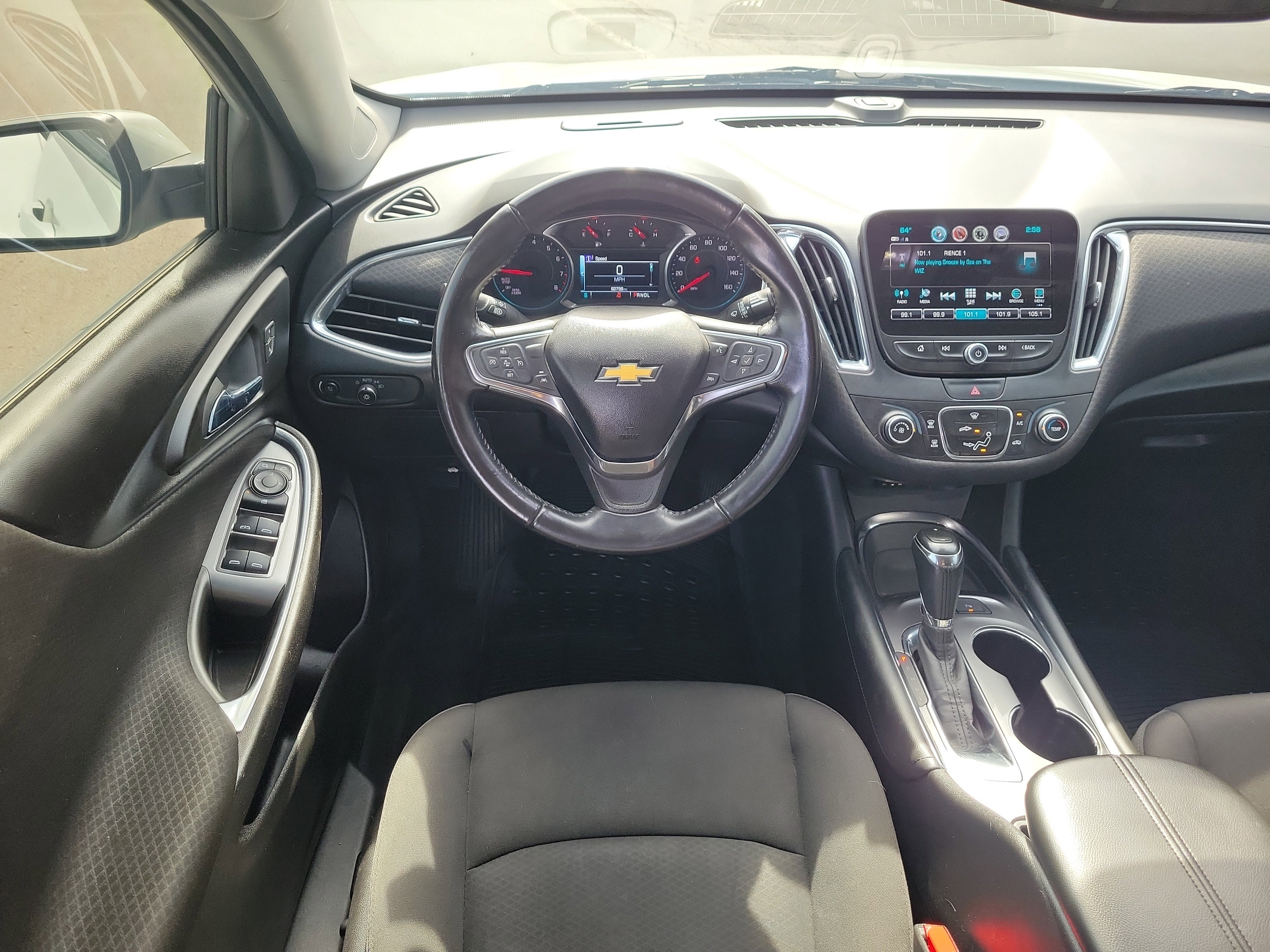 Used 2018 Chevrolet Malibu LT w/ Driver Confidence Package image 9