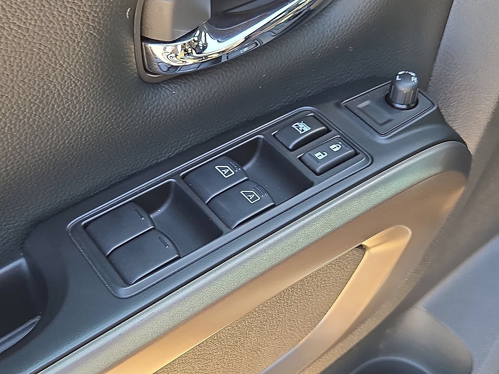 Used 2024 Nissan Titan SV w/ SV Bronze Edition Package RWD image 22
