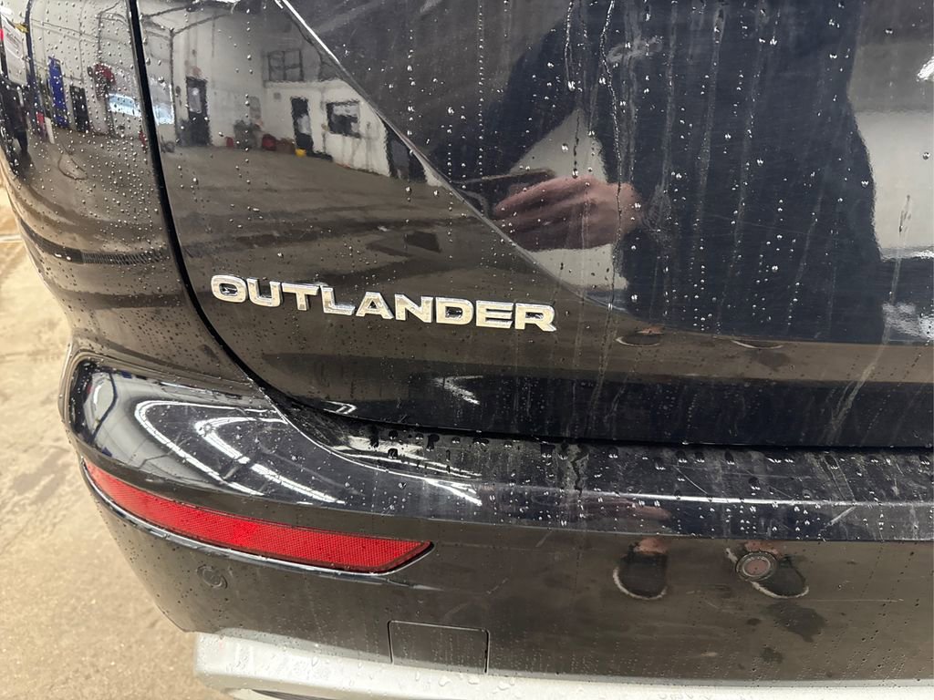 Used 2024 Mitsubishi Outlander SE image 15