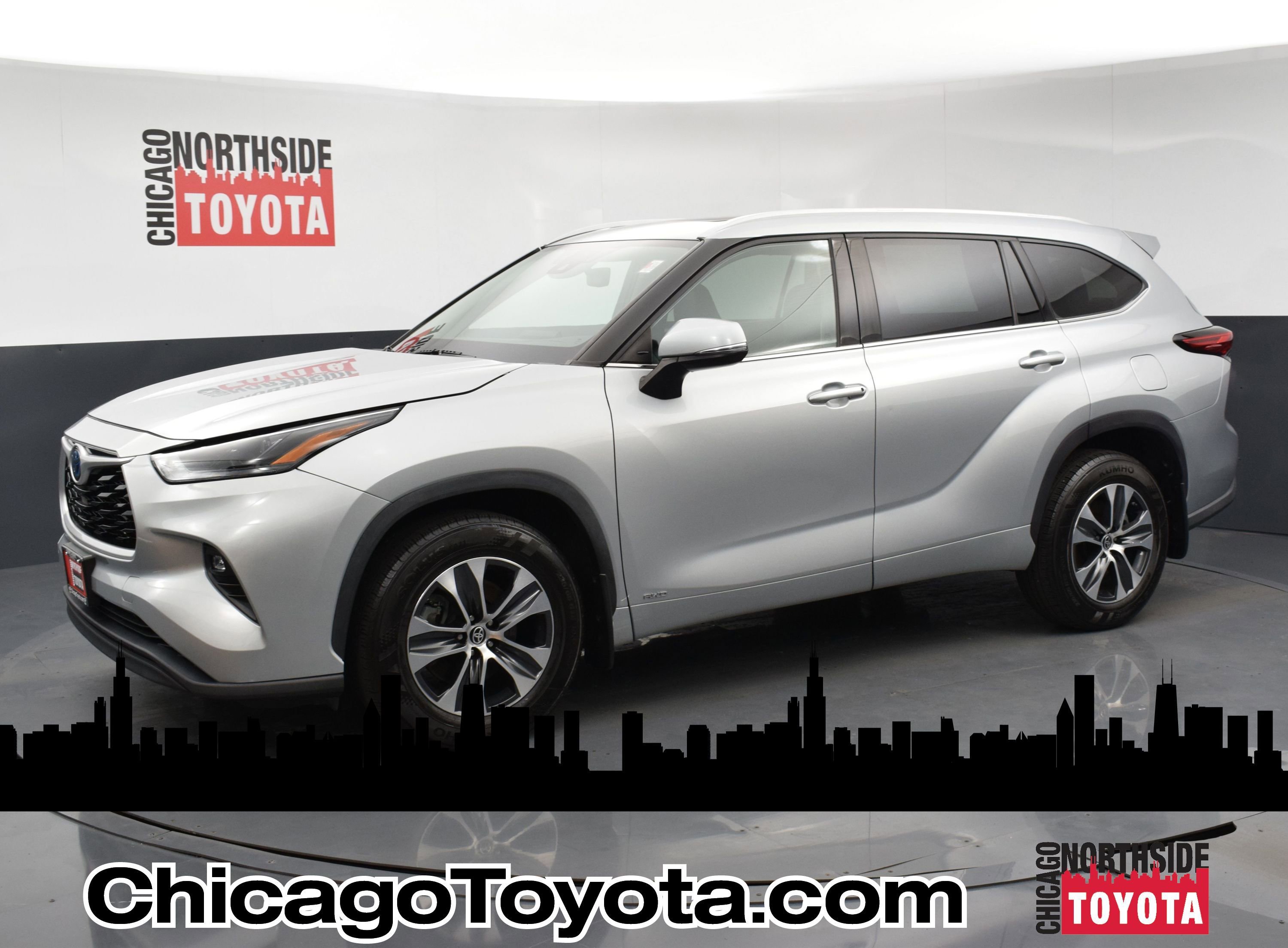 Used 2022 Toyota Highlander XLE AWD/4WD image 1