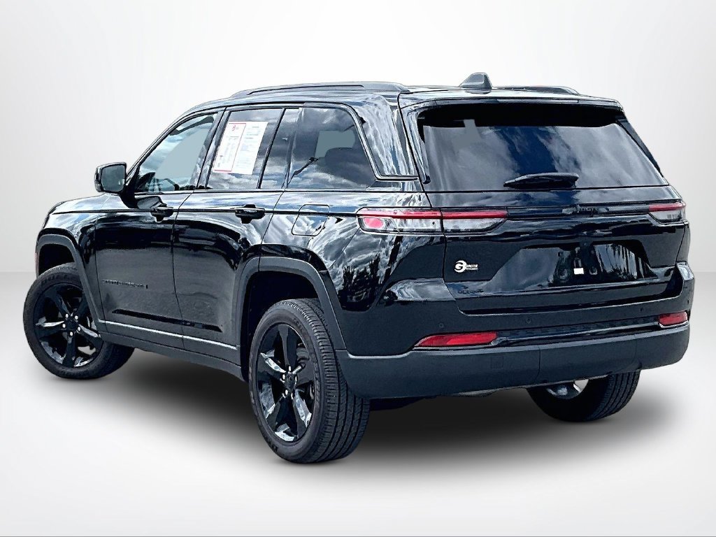 Used 2023 Jeep Grand Cherokee Altitude AWD/4WD image 14