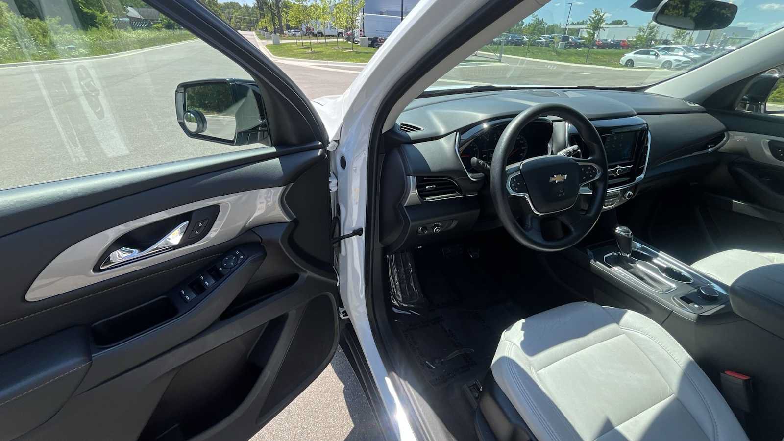 Used 2019 Chevrolet Traverse LS FWD image 16