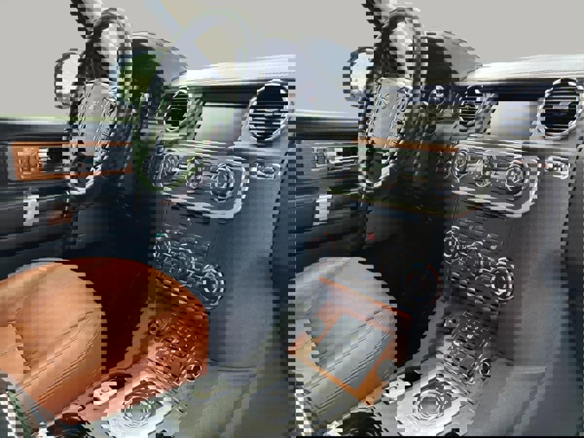 Used 2016 Land Rover LR4 HSE LUX image 31