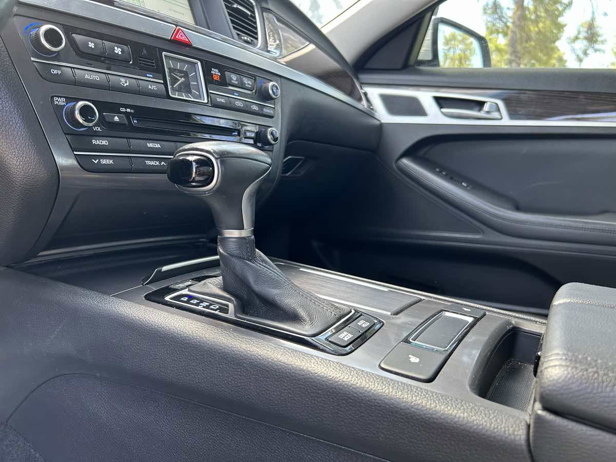 Used 2018 Genesis G80 3.8 RWD image 16