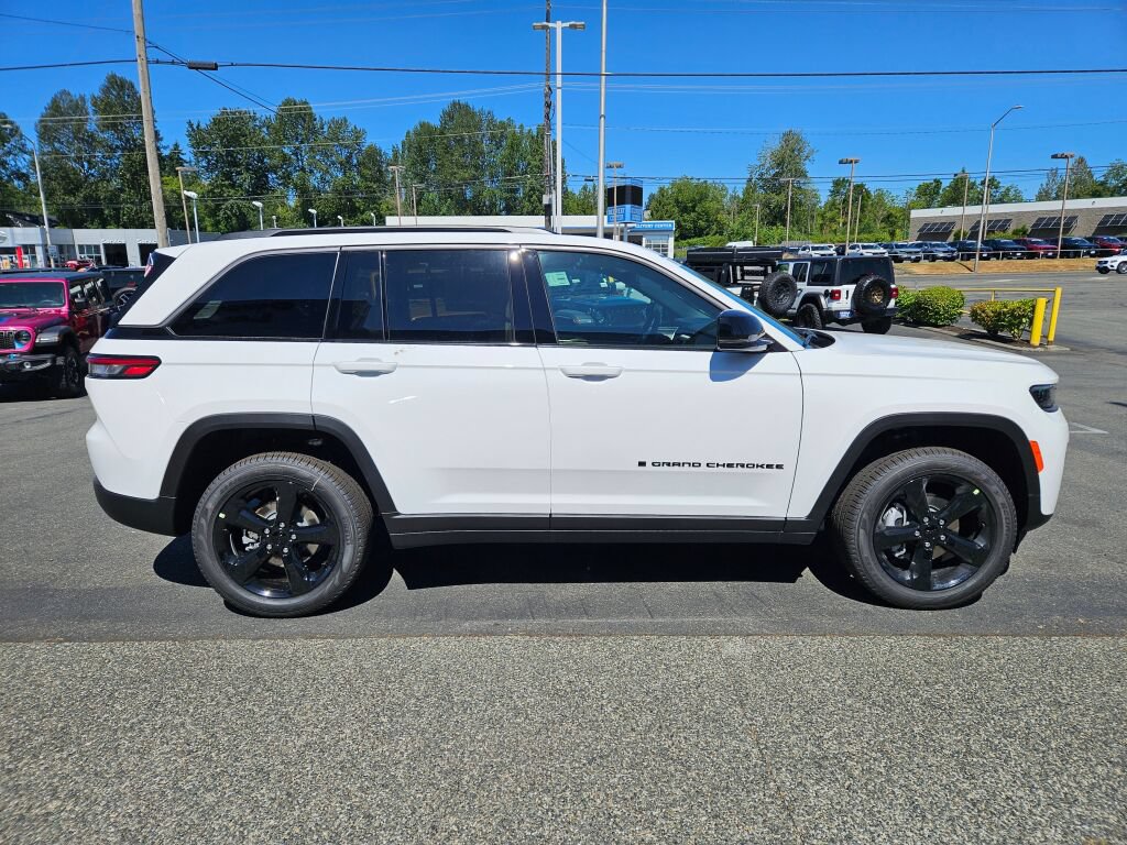 New 2026 Jeep Grand Cherokee Limited w/ Limited Altitude Package AWD/4WD image 6
