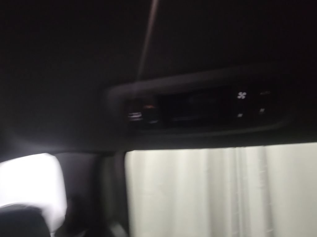 Used 2024 Chrysler Pacifica Limited FWD image 28