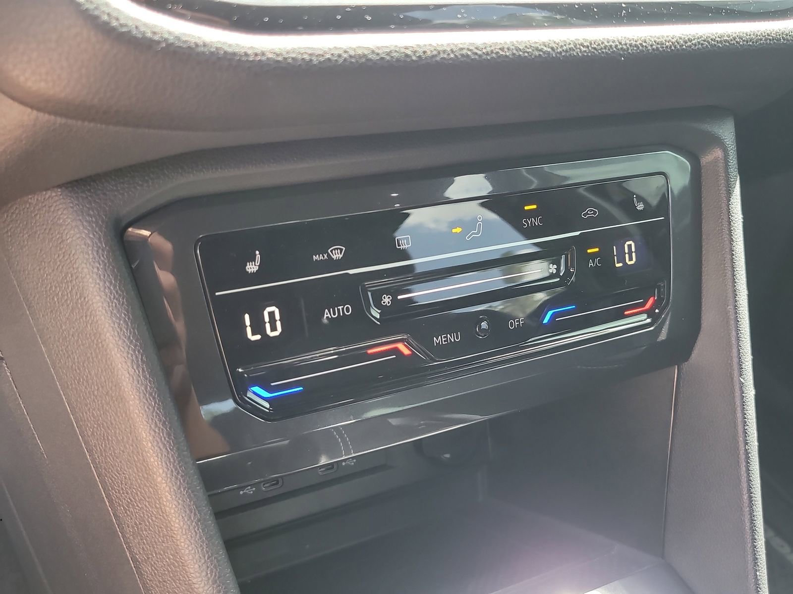 Used 2024 Volkswagen Tiguan SE R-Line image 22