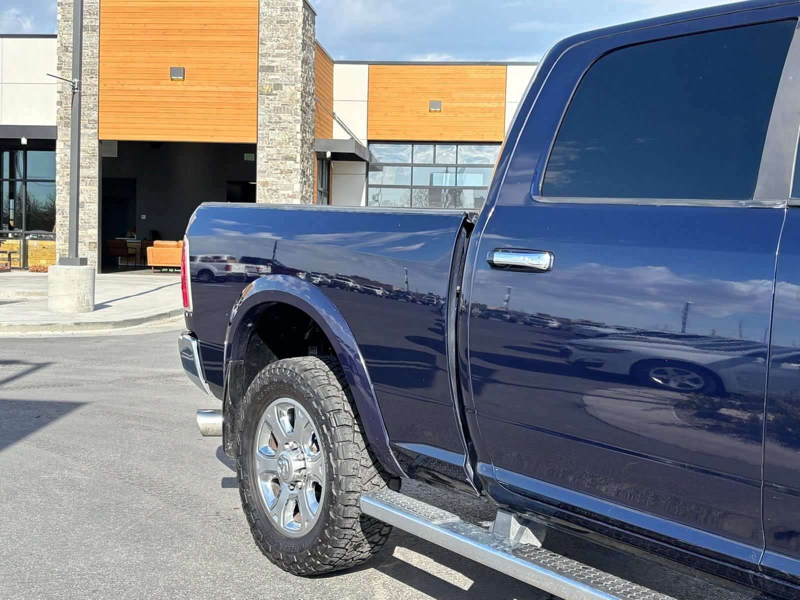 Used 2015 RAM 3500 Laramie w/ Convenience Group AWD/4WD image 3