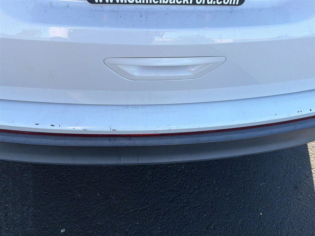 Used 2015 Ford Edge SE FWD image 2