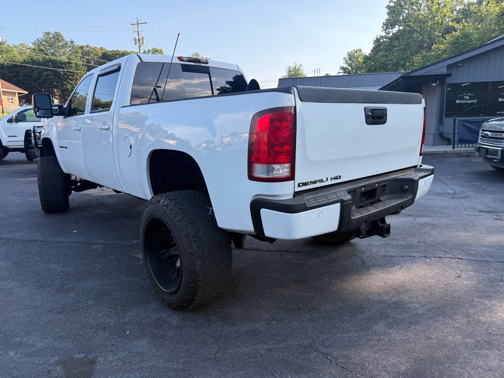 Used 2011 GMC Sierra 2500 Denali w/ Suspension Package, Off-Road AWD/4WD image 12