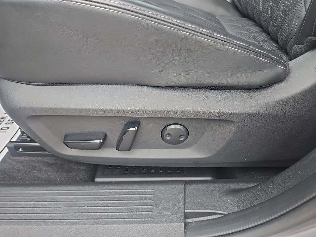 Used 2025 Nissan Rogue Platinum w/ Platinum Premium Package AWD/4WD image 10