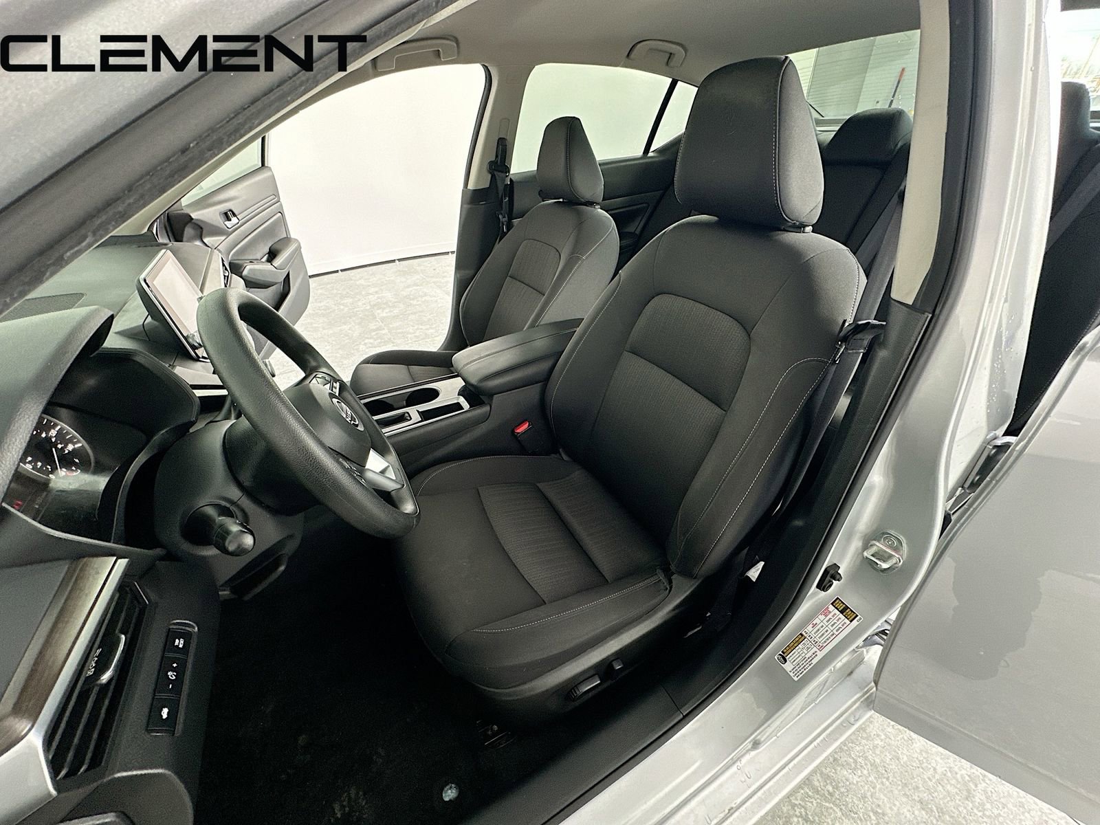 Used 2024 Nissan Altima 2.5 SV image 28