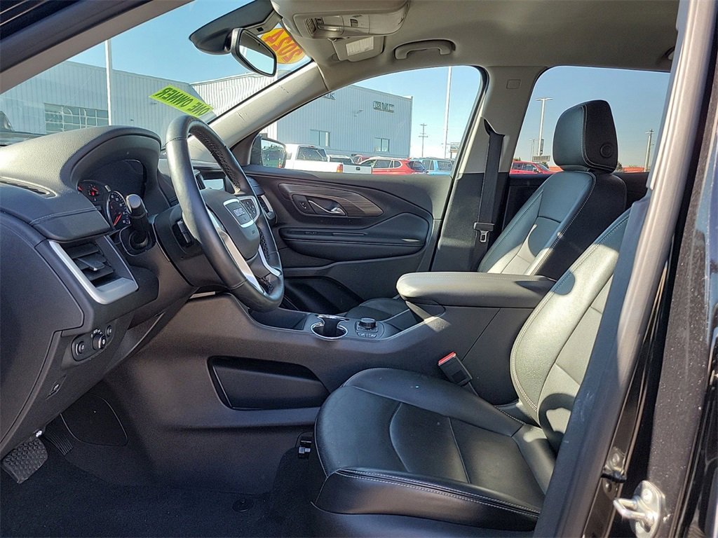 Used 2024 GMC Terrain SLT image 15