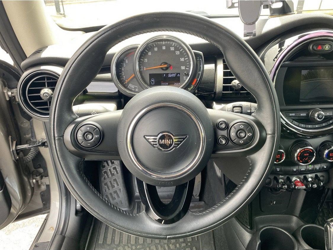 Used 2020 MINI Cooper 2-Door Hardtop FWD image 10