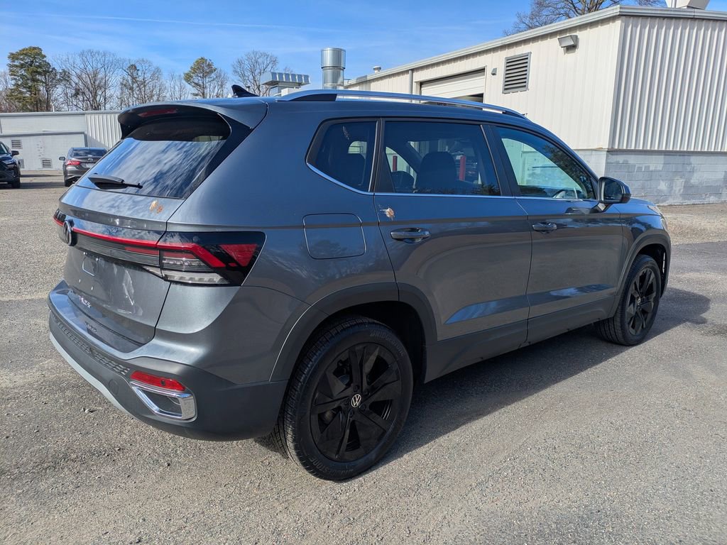 New 2026 Volkswagen Taos SE image 4