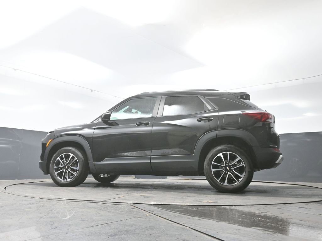 Used 2025 Chevrolet TrailBlazer LT w/ Driver Confidence Package image 52
