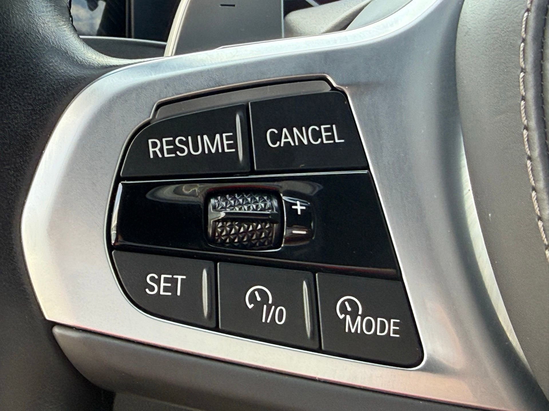 Used 2024 BMW X6 xDrive40i w/ Executive Package image 39