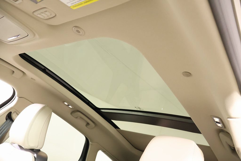 New 2026 Lincoln Corsair Reserve w/ Jet Appearance Package FWD image 16