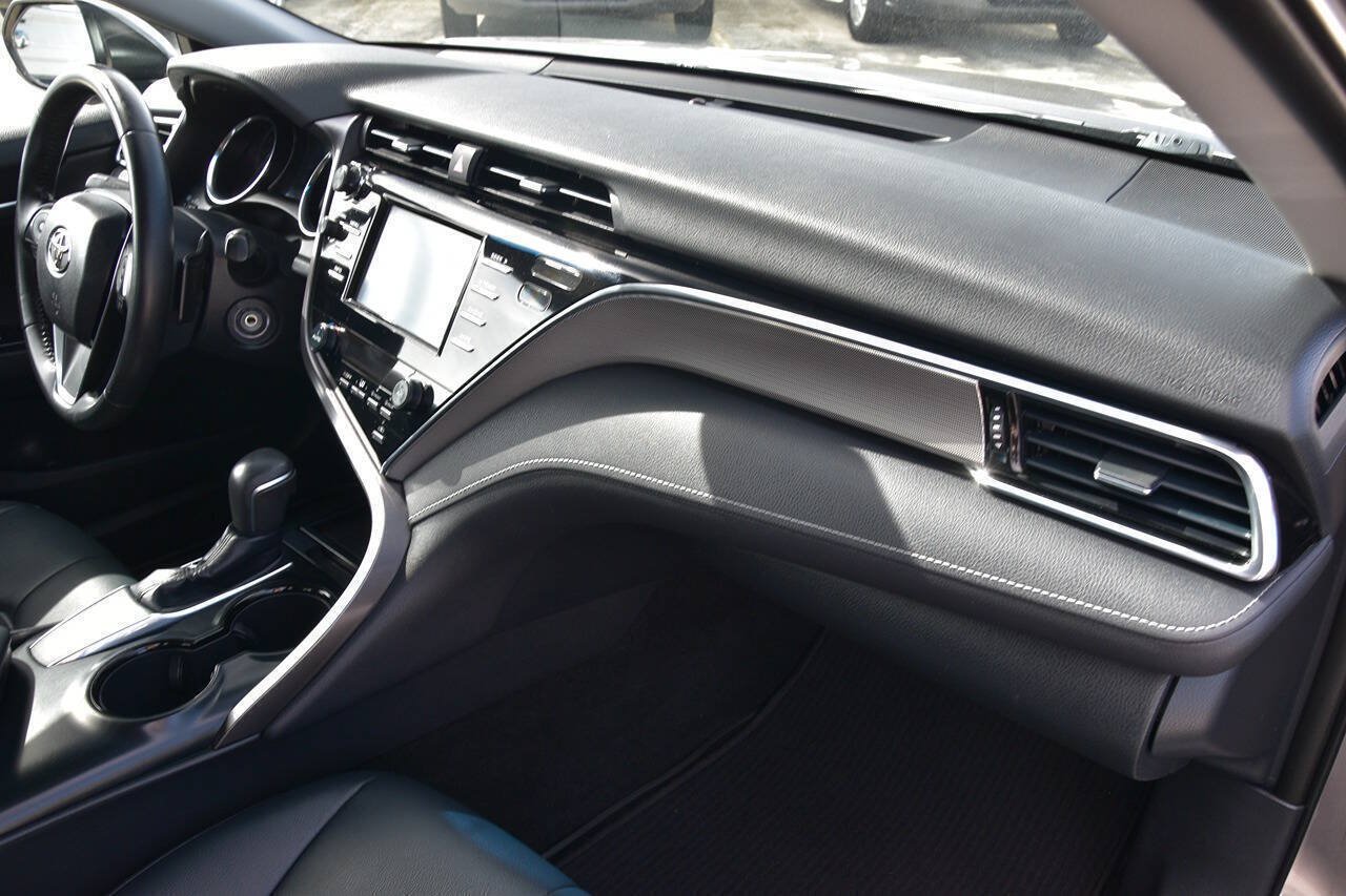 Used 2018 Toyota Camry SE FWD image 12