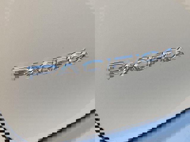 Used 2024 Chrysler Pacifica Touring-L image 36